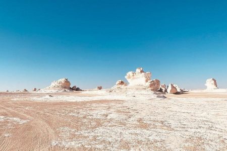 جولة الصحراء البيضاء والسوداء 2 أيام 1 ليلة التخييم من القاهرة